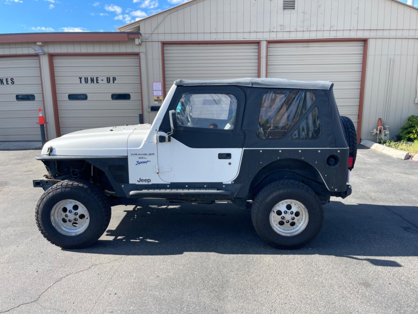 1997 Jeep Wrangler Sport (1J4FY19S4VP) with an 4.0L L6 OHV 12V engine, 5spd Manual transmission, located at 813 E Fairview Ave, Meridian , ID, 83642, (208) 336-8230, 43.618851, -116.384010 - Photo#0